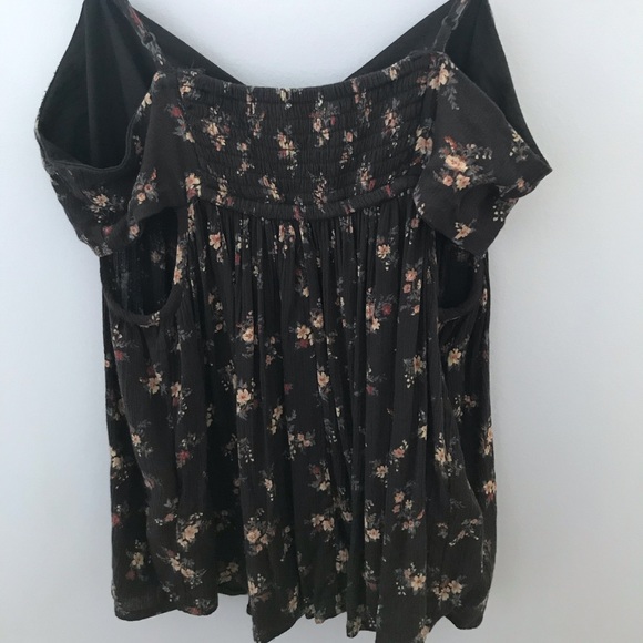 American Eagle - Floral cut sides tank top - Picture 3 of 3